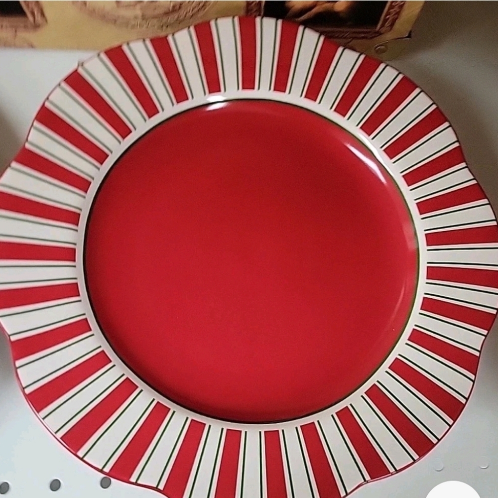 Pier 1 Imports “Candy Cane” pattern 9” plates, Set Of 4